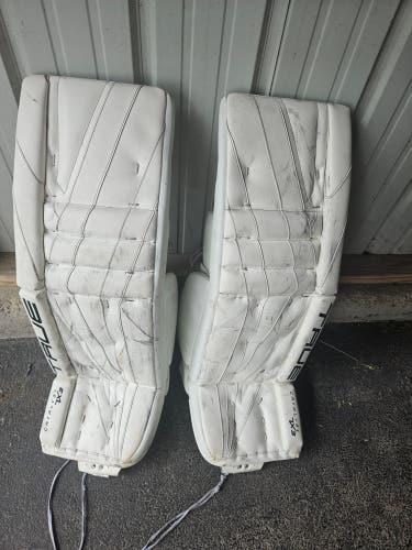 35" True Catalyst 7X3 Goalie Leg Pads (Used)