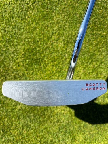 Scotty Cameron Futura Mallet Right Handed Putter 35" (Used)
