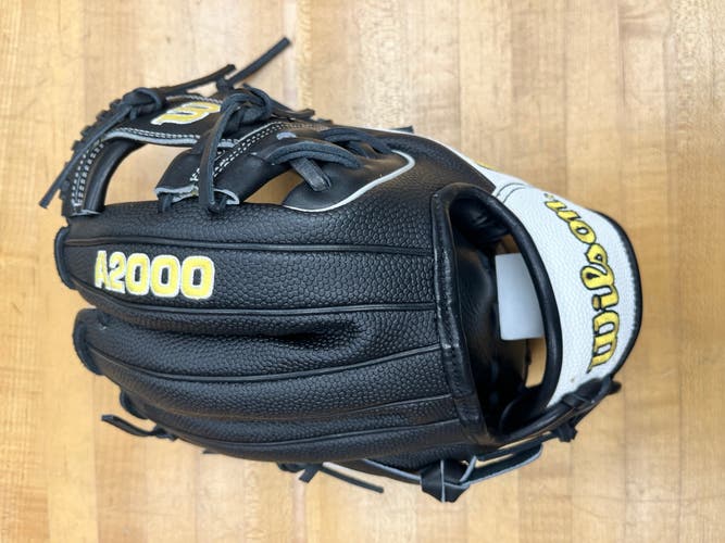 Wilson RHT Infield A2000 1786 Baseball Glove 11.5" (New)