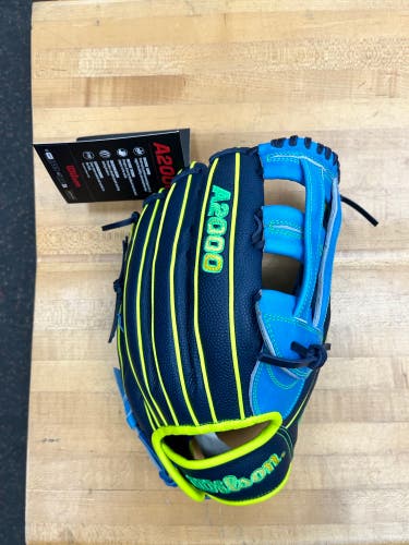 Wilson RHT Outfield A2000 PF50 Baseball Glove 12.25" (New)