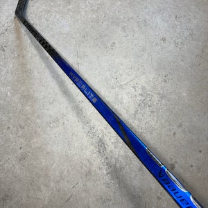 112 Flex P92M Senior Bauer Vapor Hyperlite2 Right Hand Hockey Stick (New) Pro Stock