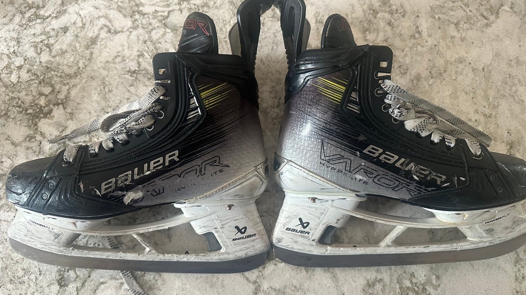 2023 Bauer Vapor Hyperlite 2 Hockey Skates Size 4 (Used)