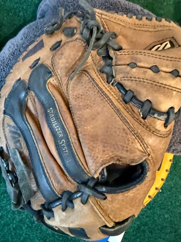 Mizuno RH Catcher's Glove 32" (Used)