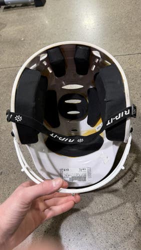 Used Rip-it 6 1 2 -- 7 3 8 M L Batting Helmet W Mask White M L 11605-s000210263