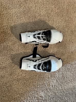 Junior CCM 11" Shin Pads (Used)