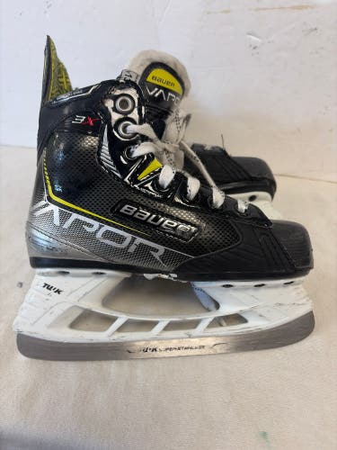 Black Bauer Vapor 3X Hockey Skates Regular Width 13.5 (Used)