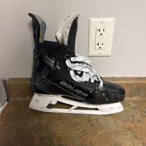 2023 Bauer Vapor Hyperlite 2 Hockey Skates Extra Wide Width 8.5 (Used)