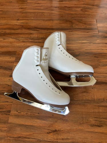 Jackson Ultima Mystique Figure Skates B Adult 7.5 (Used only 30hrs of skating)