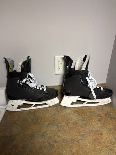 2023 Bauer Vapor Hyperlite 2 Hockey Skates Extra Wide Width Pro Stock 8.5 (Used)