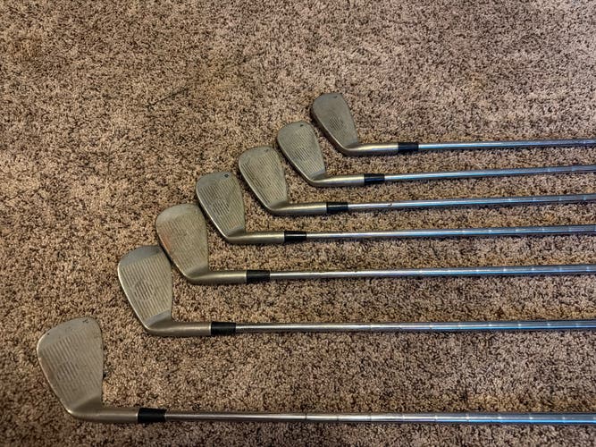 Men's 1989 Rawlings Right Handed Iron Set Regular Flex (7 Clubs) #3 - #9, PW, MISSING 8 IRON (Used)