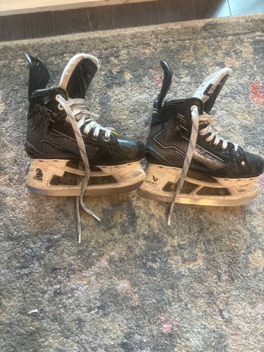 Black 2025 Bauer Supreme M50 Pro Hockey Skates Regular Width Size 1 (Used)