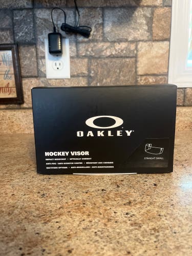 Oakley straight small Visor (Used)