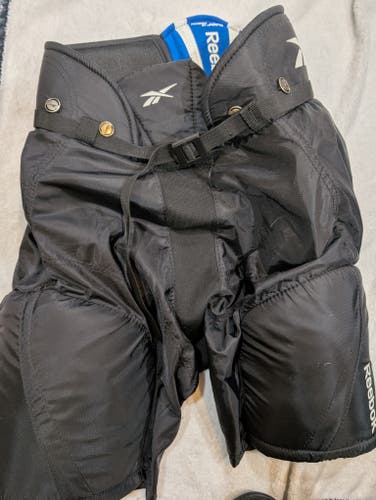 Junior Large Reebok XTK Hockey Pants (Used)