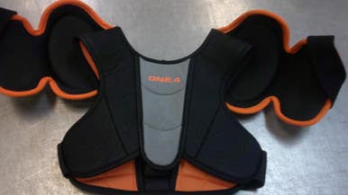 Used Bauer One.4 Youth Shoulder Pads Md 11339-s000196877