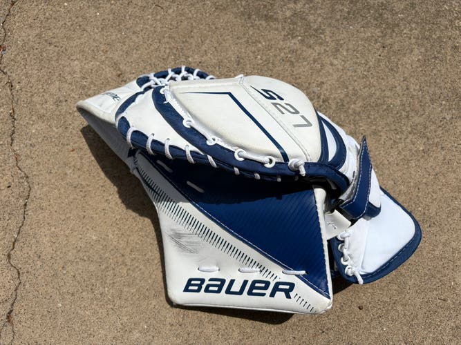 Junior Bauer Supreme S27 Regular Glove (lightly used)