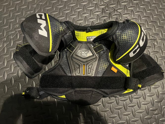 Men's Large Youth CCM Tacks XF Pro Shoulder Pads (Used)