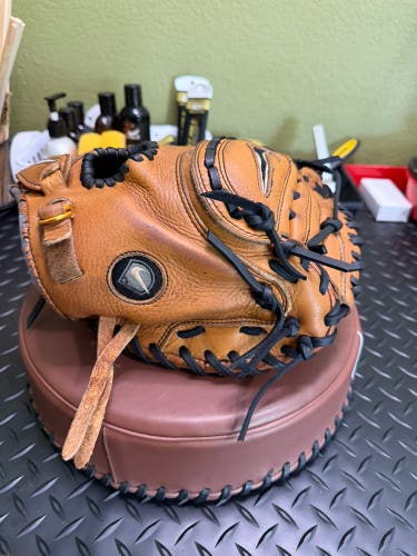 Nike Diamond Ready RH Catcher's Baseball Glove 33" (Used)