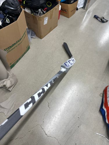 Senior CCM Extreme Flex 5 Prolite Regular Goalie Stick 26" Paddle Pro Stock (Used)
