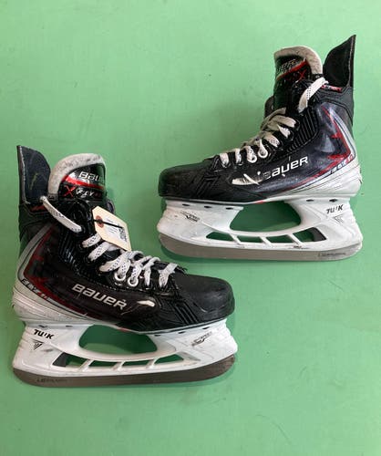 Used Junior Bauer Vapor Fly40 Hockey Skates Size 3.5