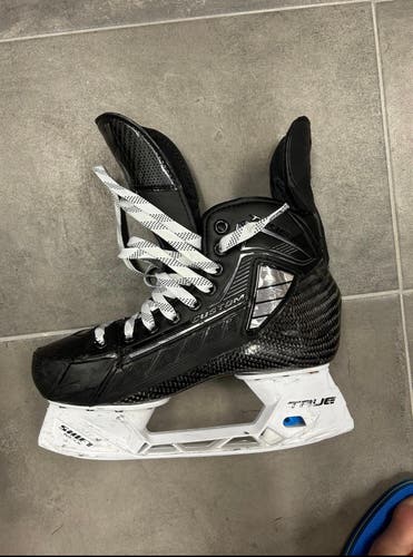 Black/Gray 2023 True SVH Pro Hockey Skates Extra Wide Width 7 (Used)