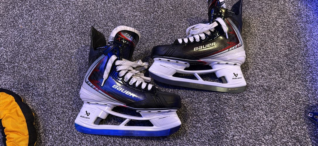 2025 Bauer Vapor Fly40 Hockey Skates Regular Width 10 (Used)