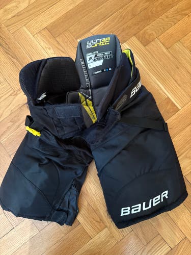 Men's Junior Small Bauer Supreme Ultrasonic Hockey Pants (Used)