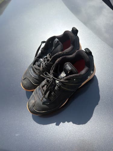 Black Kid's 2Y (Big Kids / Youth) Under Armour Yard low (Used)