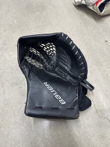 Bauer Mach Black Goalie Glove Regular (Used)