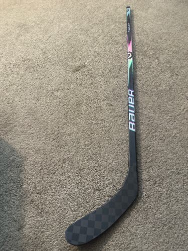 Junior Bauer Proto2 right Handed Hockey Stick P28 30 Flex (New) black version