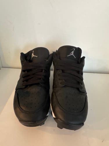 Men's 5Y (Big Kids / Youth) Jordan Low Top Turf Cleats (Used)