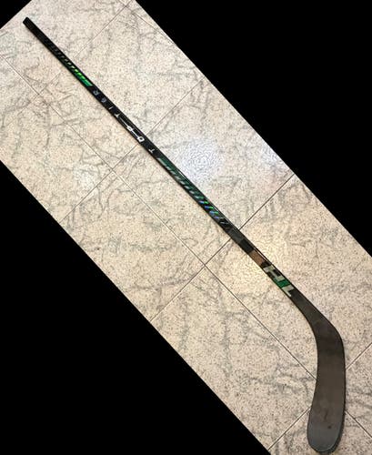 Senior Bauer Nexus Sync Right Handed Hockey Stick P28 65 Flex (New)