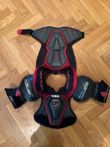 Small Junior Bauer Vapor 1X Shoulder Pads (Used)
