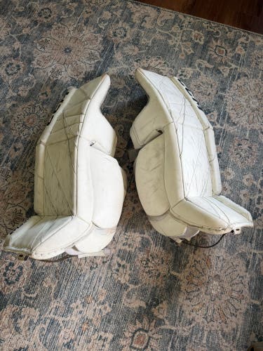33" CCM EFlex 6.9 Goalie Leg Pads (Used)