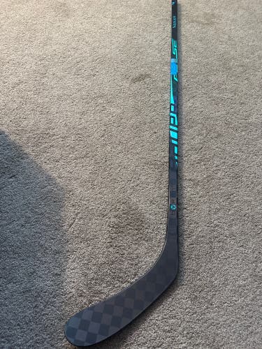 Junior Bauer Pulse Right Handed Hockey Stick P28 40 Flex (New)
