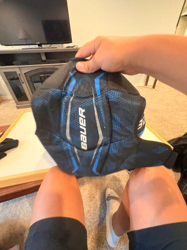 Men's Large Intermediate Bauer X Shoulder Pads (New)