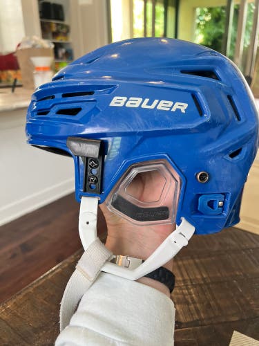 Medium Bauer Re-Akt 155 Helmet (Used)