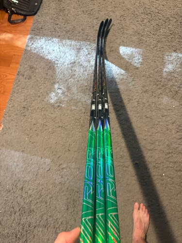 Senior Bauer Vapor Flylite Left Hand Hockey Stick P90TM 77 Flex (New)