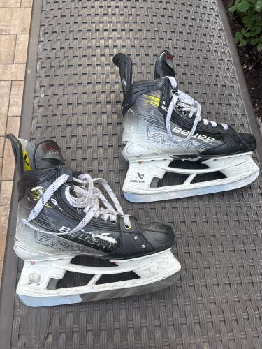 2023 Bauer Vapor Hyperlite 2 Hockey Skates 7.5 (Used)