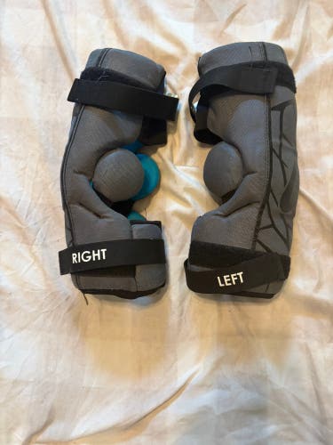 Large Youth Nike Vapor Arm Pads (Used)