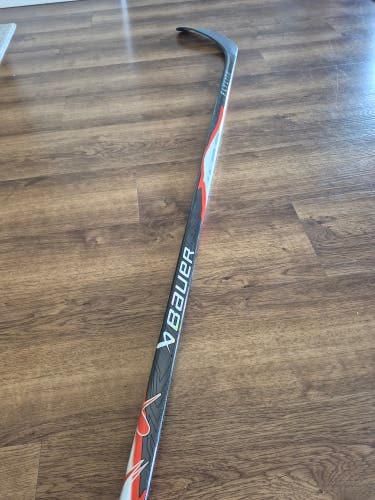 Senior Bauer Vapor Flylite Right Handed Hockey Stick P28 70 Flex (New)