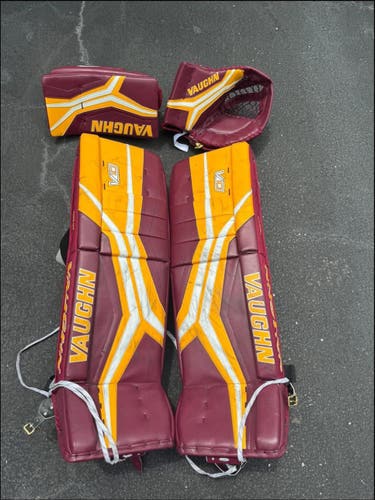 Kinkaid 35+2” Vaughn Velocity V10 Goalie Leg Pads and gloves (Used)
