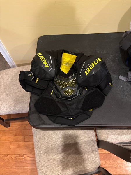 Men's Large Senior Bauer Supreme 3S Shoulder Pads (Used)