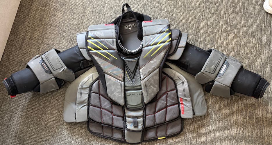 Senior Large Bauer Hyperlite Goalie Chest Protector (Used)