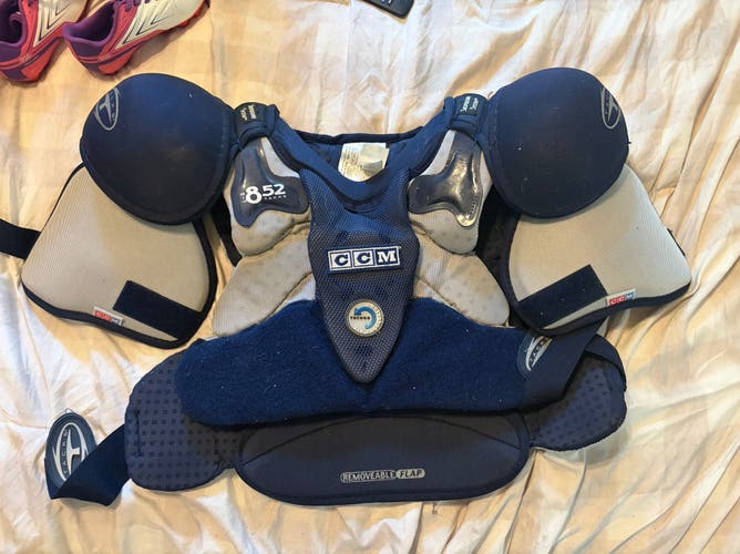 Men's Large Senior CCM Tacks Shoulder Pads (Used)