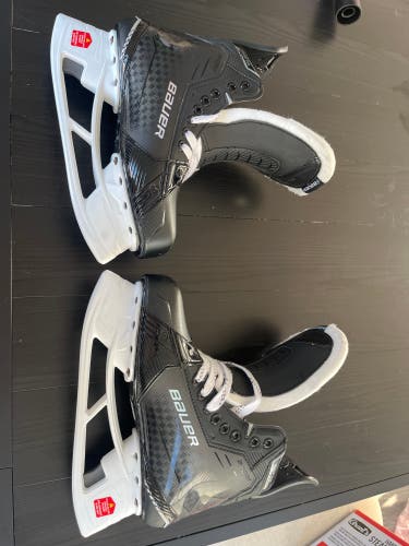 Black 2024 Bauer Supreme Shadow Hockey Skates Regular Width Pro Stock 8 (New)