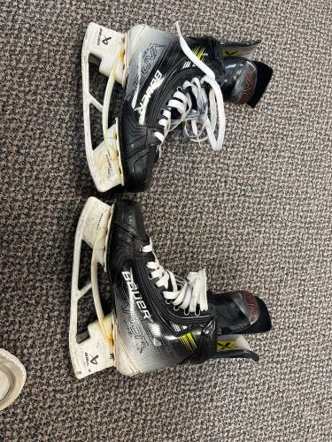 Bauer Vapor Hyperlite 2 Hockey Skates 6 (Used)