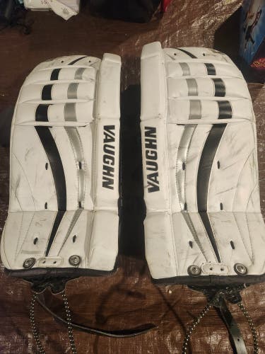 22" Vaughn Velocity V6 Goalie Leg Pads (Used)