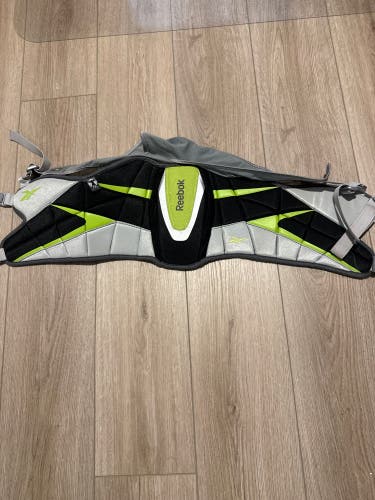 Medium Reebok 3K Rib Pad