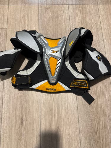 XS Youth Reebok 5K Shoulder Pads (Used)