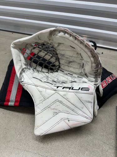 True Catalyst 7x3 Regular Goalie Glove (Used)